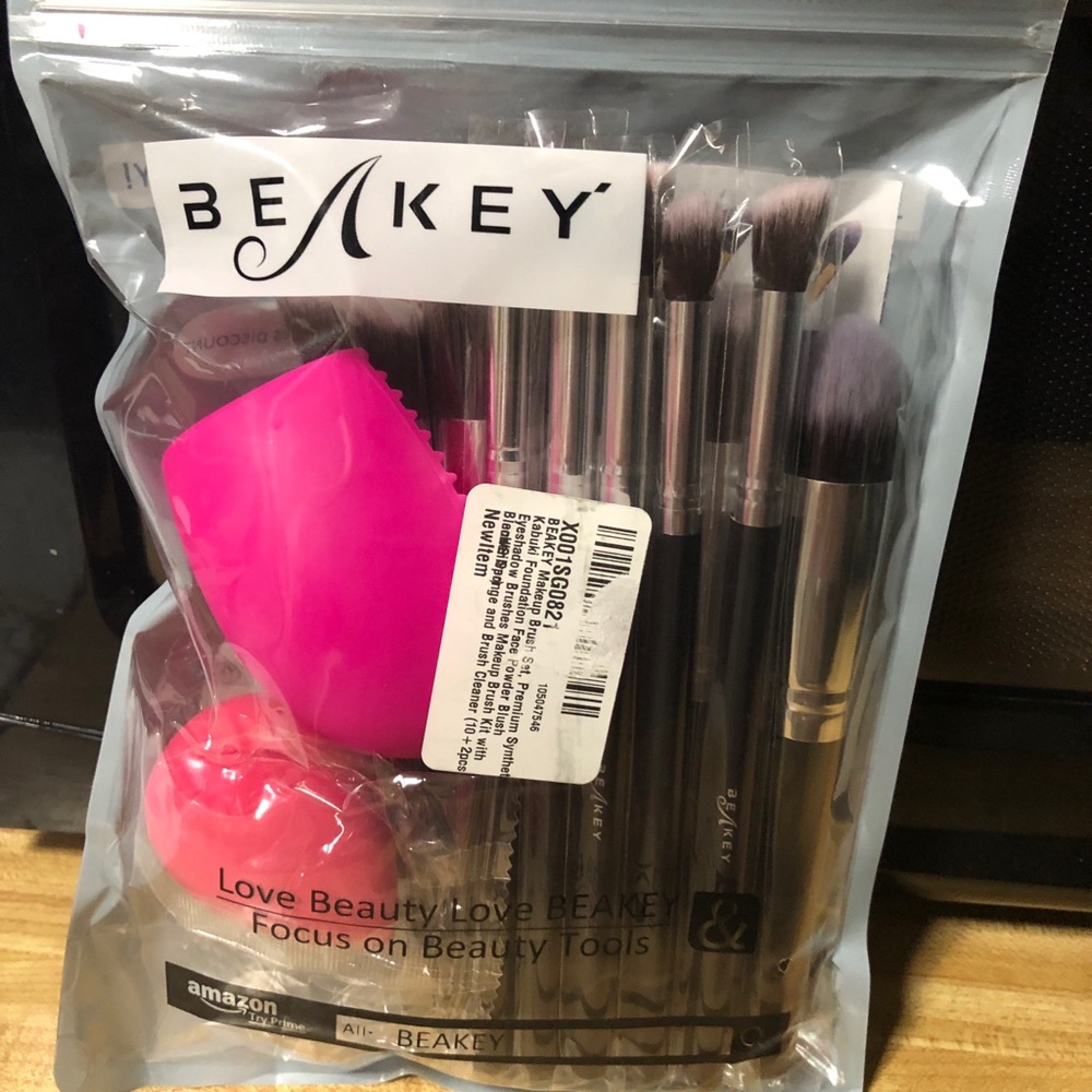 Makeup brushes and sponge set